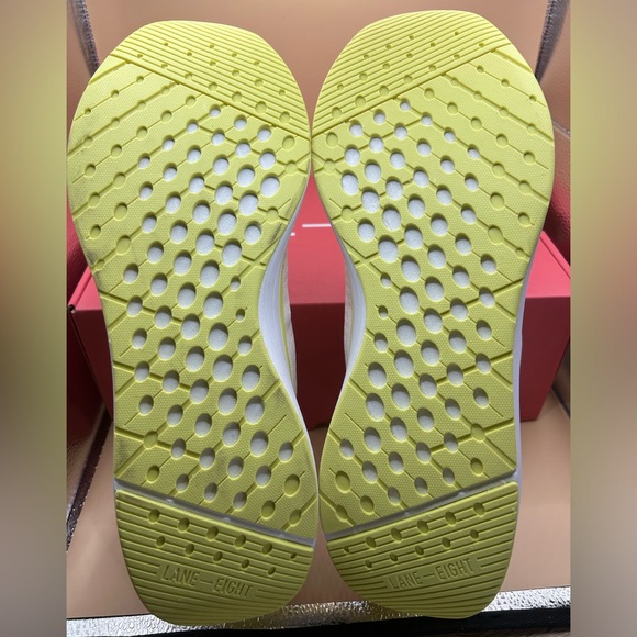 New MSRP $150 Lane Eight Men's Relay Trainer Shoes in Key Lime - Size 13 - Picture 12 of 16